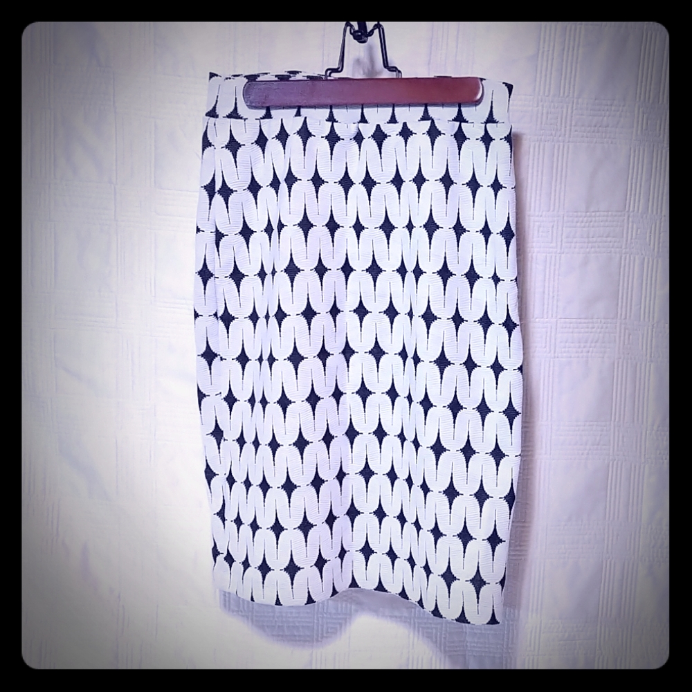 Renee C mid knee length skirt size M